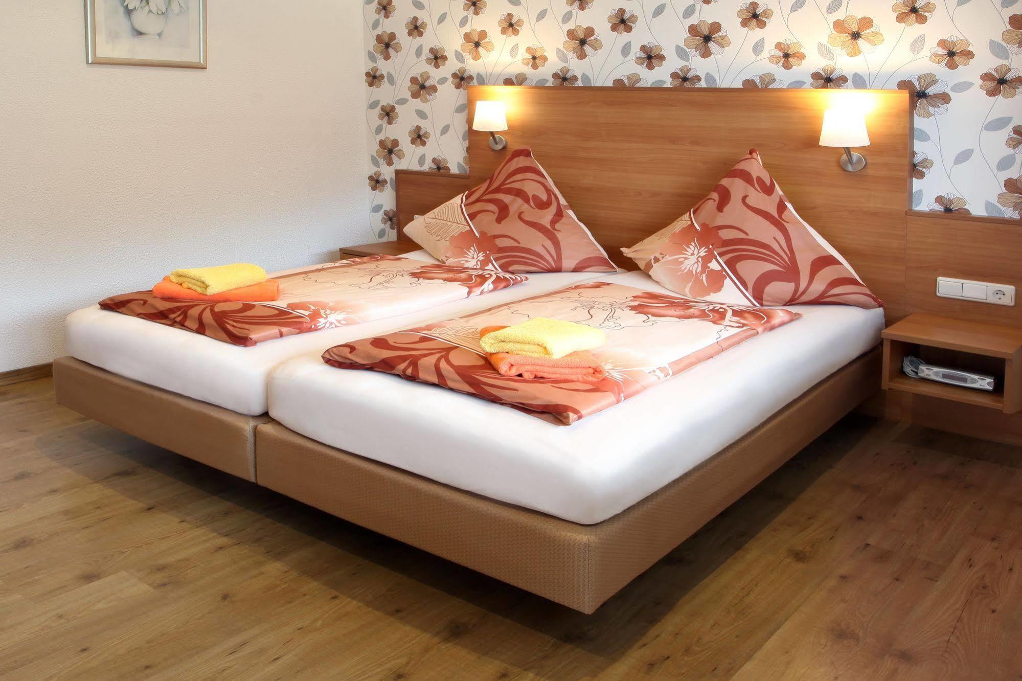 Hotel Rheinkoenig 캄프보른호펜 외부 사진